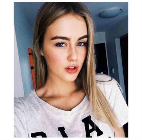 Stephanie Claire Smith taking a selfie