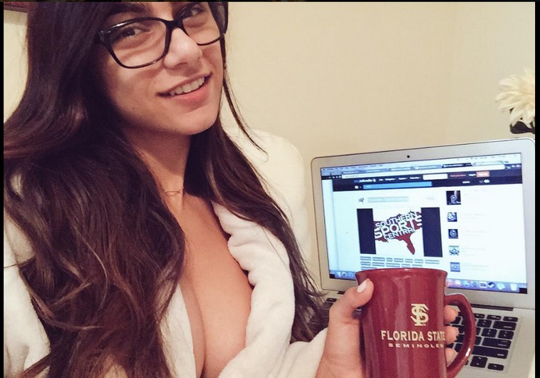 Mia Khalifa taking a selfie