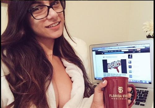 Mia Khalifa taking a selfie