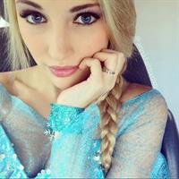 Anna Faith Carlson taking a selfie
