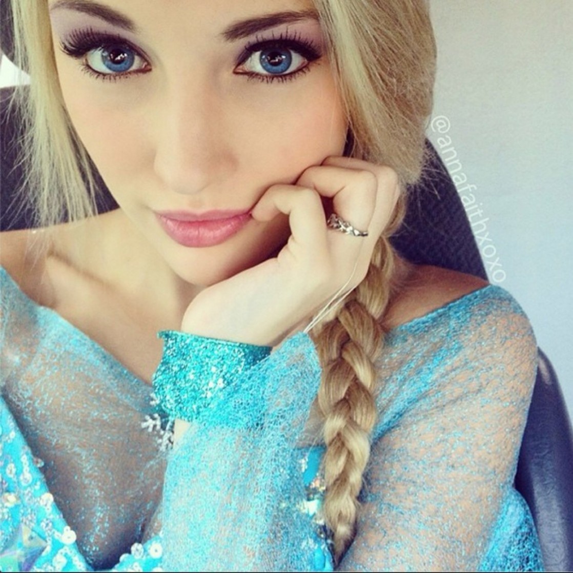Anna Faith Carlson taking a selfie