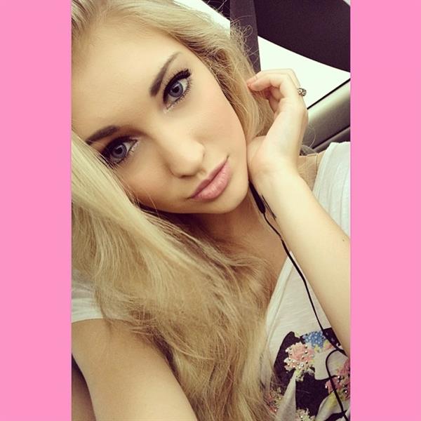 Anna Faith Carlson taking a selfie