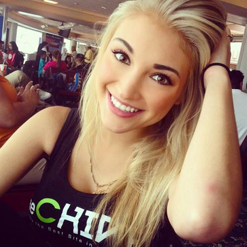 Anna Faith Carlson taking a selfie