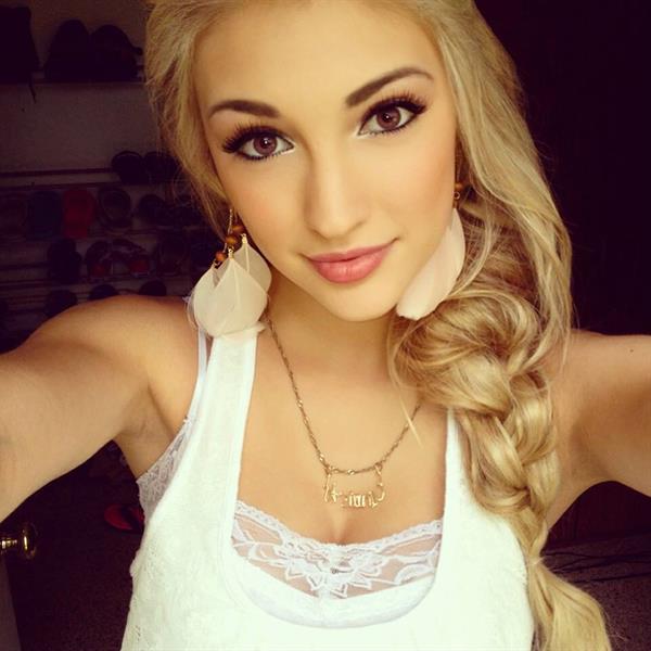 Anna Faith Carlson taking a selfie