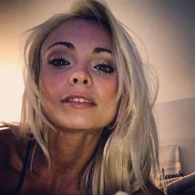 Katja Glieson taking a selfie