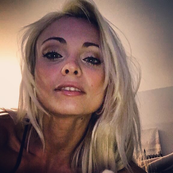 Katja Glieson taking a selfie