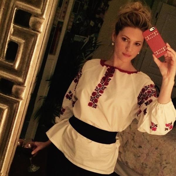 Katheryn Winnick taking a selfie