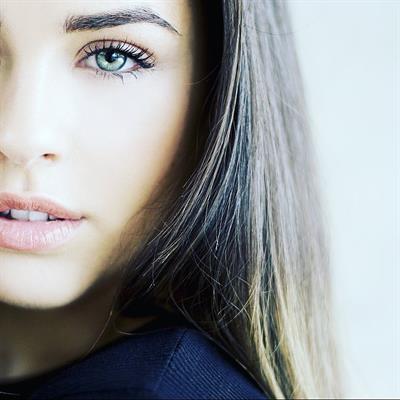 Georgia May Foote taking a selfie