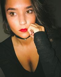 Rhiannon Fish taking a selfie