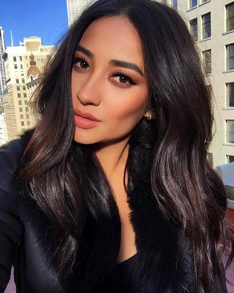 Shay Mitchell taking a selfie