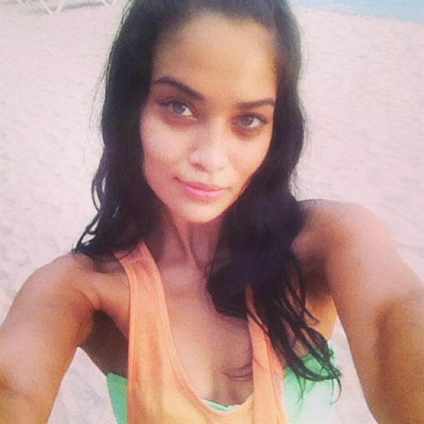 Shanina Shaik taking a selfie