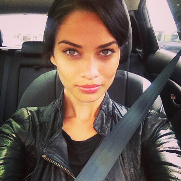 Shanina Shaik taking a selfie