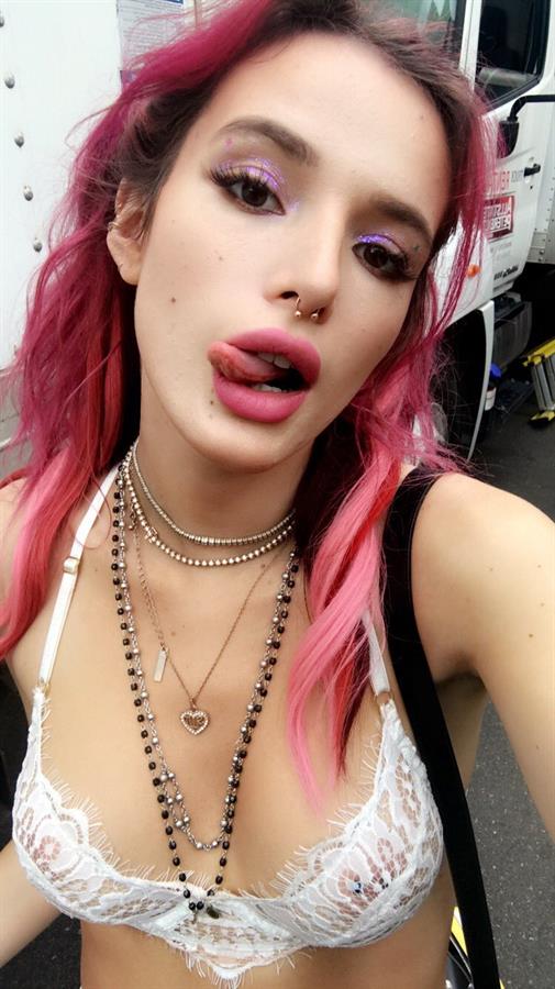 Bella Thorne in lingerie