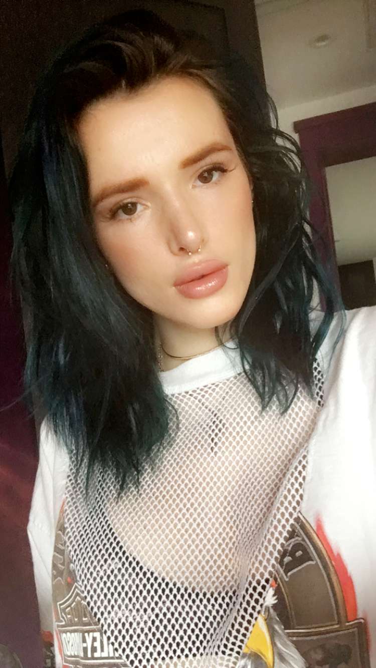 Bella Thorne taking a selfie