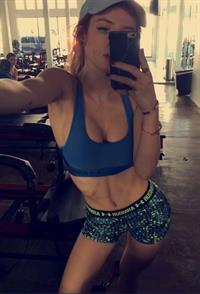 Bella Thorne taking a selfie