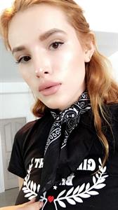 Bella Thorne taking a selfie