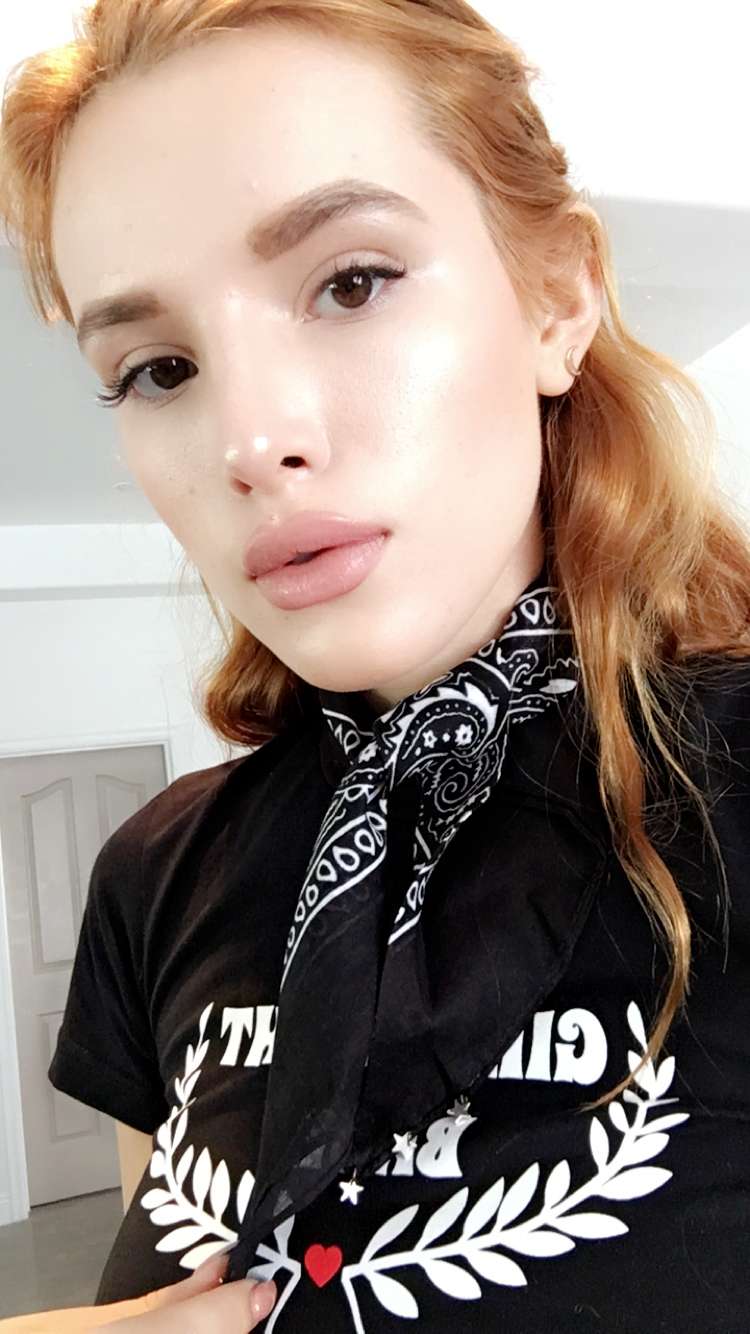 Bella Thorne taking a selfie