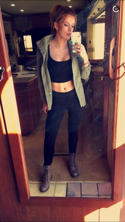 Bella Thorne taking a selfie