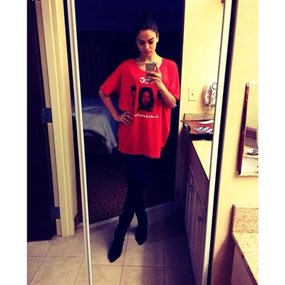 Shanina Shaik taking a selfie