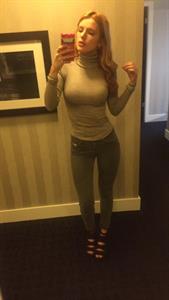 Bella Thorne taking a selfie
