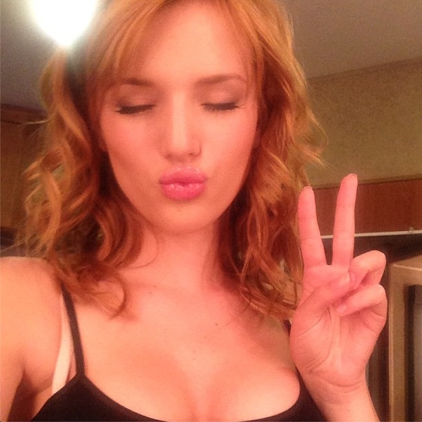 Bella Thorne taking a selfie