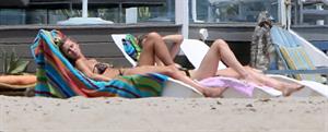 Nicky Hilton - Relaxes in the sun in Malibu (18.07.2013) 