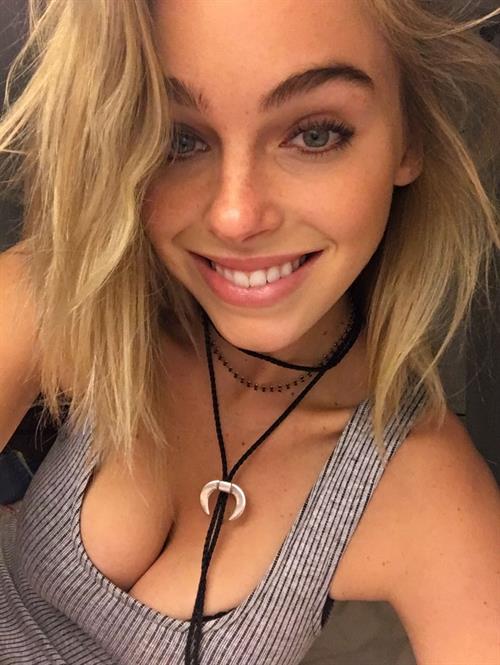 Elizabeth Turner taking a selfie