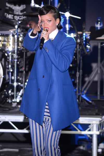 Rihanna Westfield Stratford Lights London Switch On - Performance (November 19, 2012) 