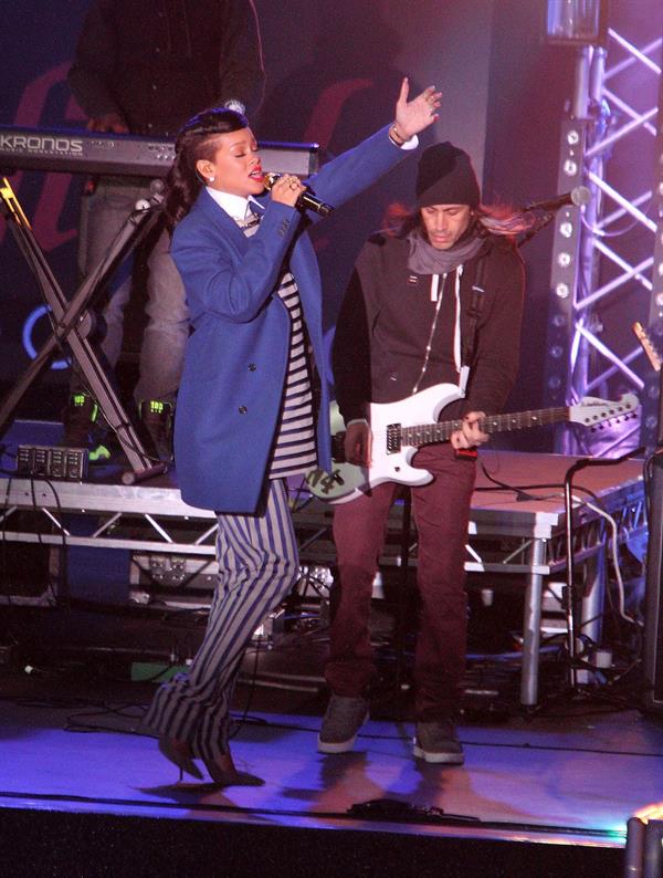 Rihanna Westfield Stratford Lights London Switch On - Performance (November 19, 2012) 