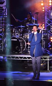 Rihanna Westfield Stratford Lights London Switch On - Performance (November 19, 2012) 