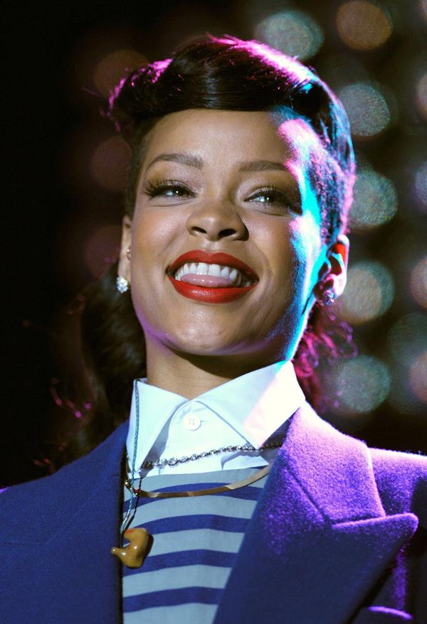 Rihanna Westfield Stratford Lights London Switch On - Performance (November 19, 2012) 