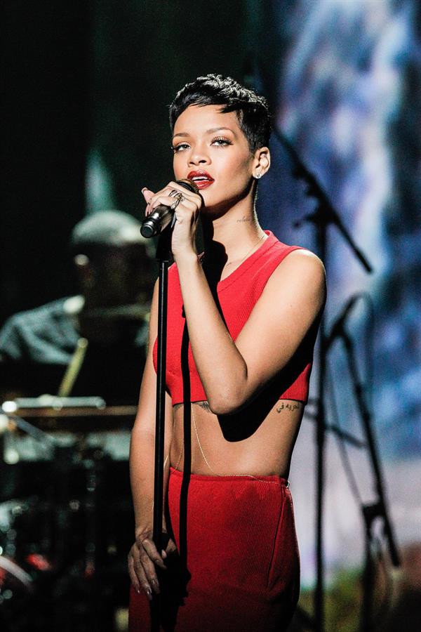 Rihanna La Chanson De L’Annee 2012 in Paris 12/11/12 