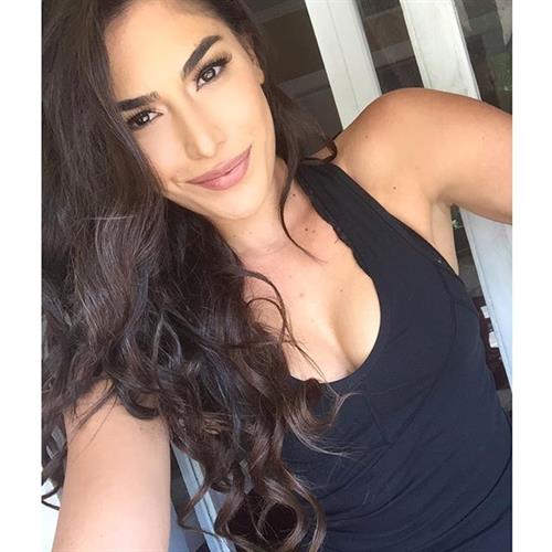 Nikki Howard taking a selfie