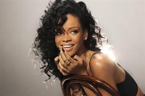 Rihanna gorgeous in SNL photoshoot 2012