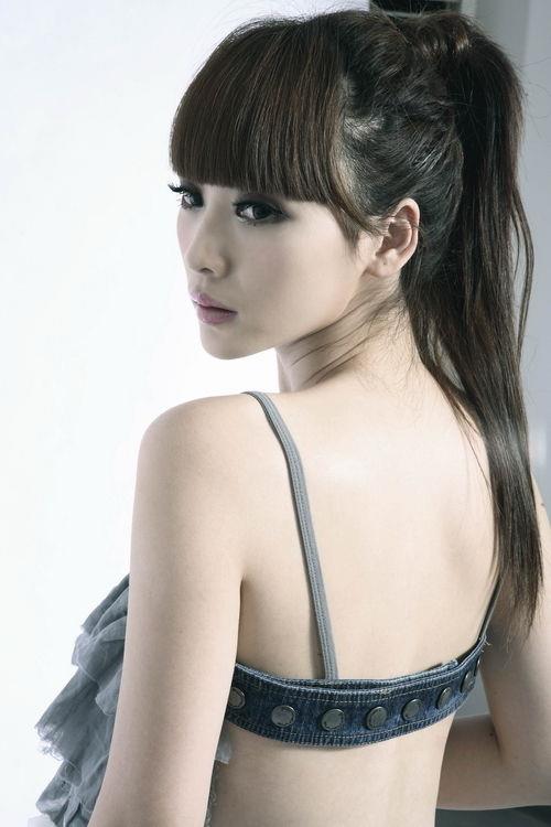 Ada Liu Yan in lingerie
