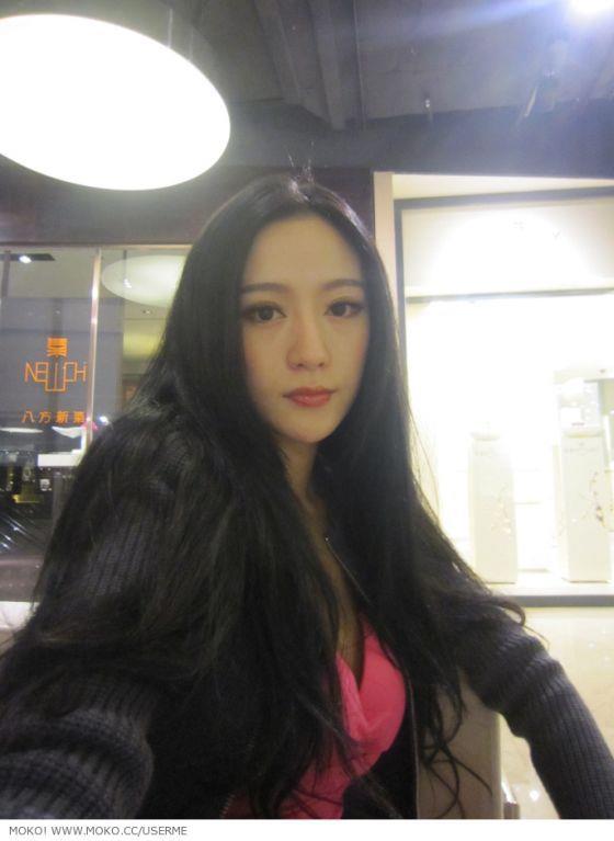 Cee Liu Zi Xi taking a selfie