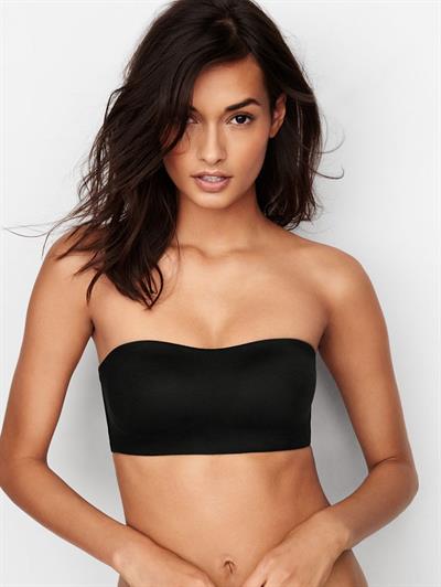 Gizele Oliveira in lingerie
