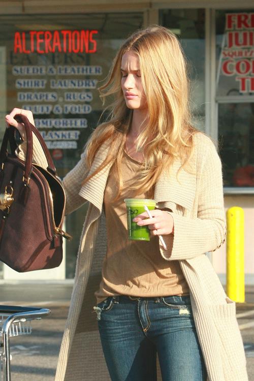 Rosie Huntington-Whiteley Whole Foods in Hollywood - November 3, 2012