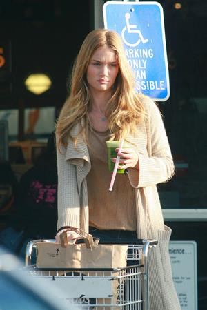 Rosie Huntington-Whiteley Whole Foods in Hollywood - November 3, 2012
