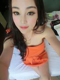 Dido Liu Duoduo taking a selfie