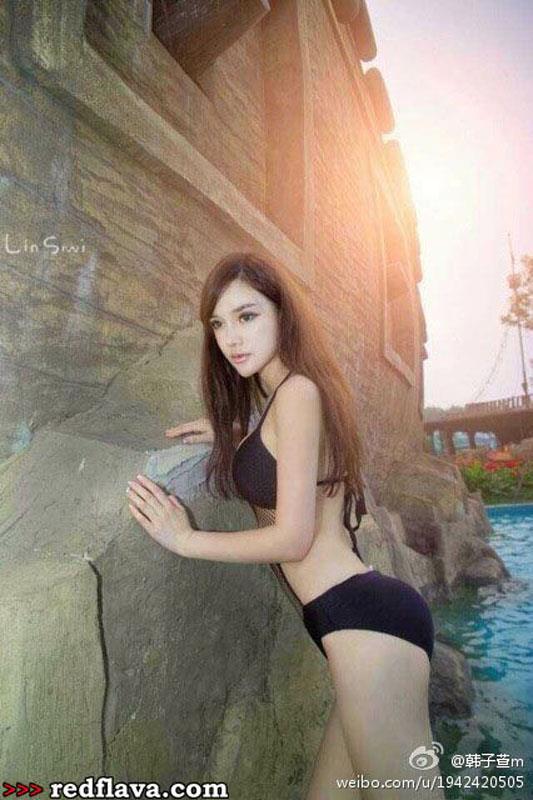 Han Zi Xuan in a bikini