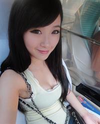 Hua Yi Mo taking a selfie