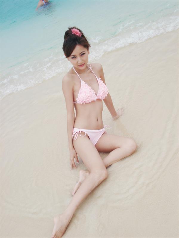 Huang Fu Lin in a bikini