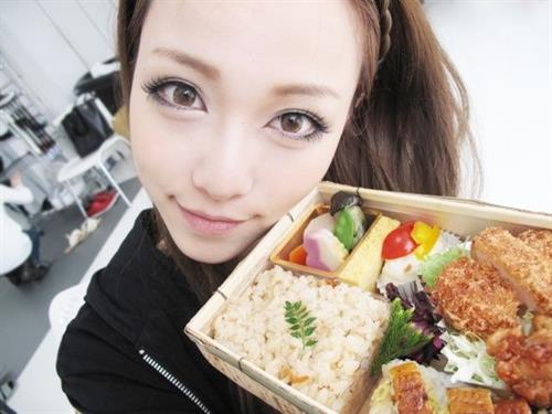 Huang Yi Lin taking a selfie