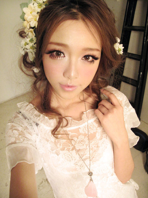 Huang Yi Lin taking a selfie