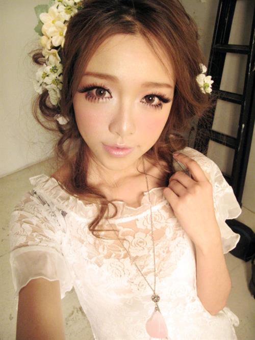 Huang Yi Lin taking a selfie