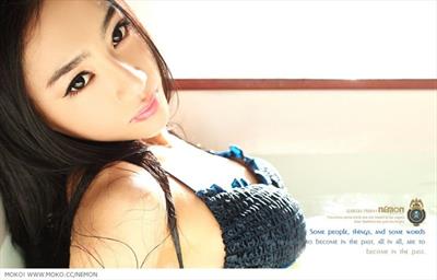 Jin Mei Xin in lingerie