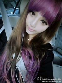 Li Meng Tian taking a selfie