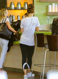 Minka Kelly at Earthbar in West Hollywood 11/9/12