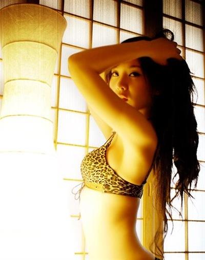 Niu Xiao Fei in lingerie